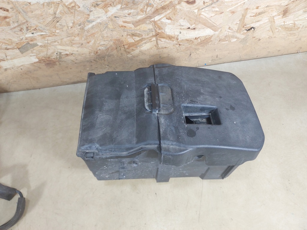 Focus mk3 1.0 1.6 ecoboost корпус акумулятор Зі Шроту