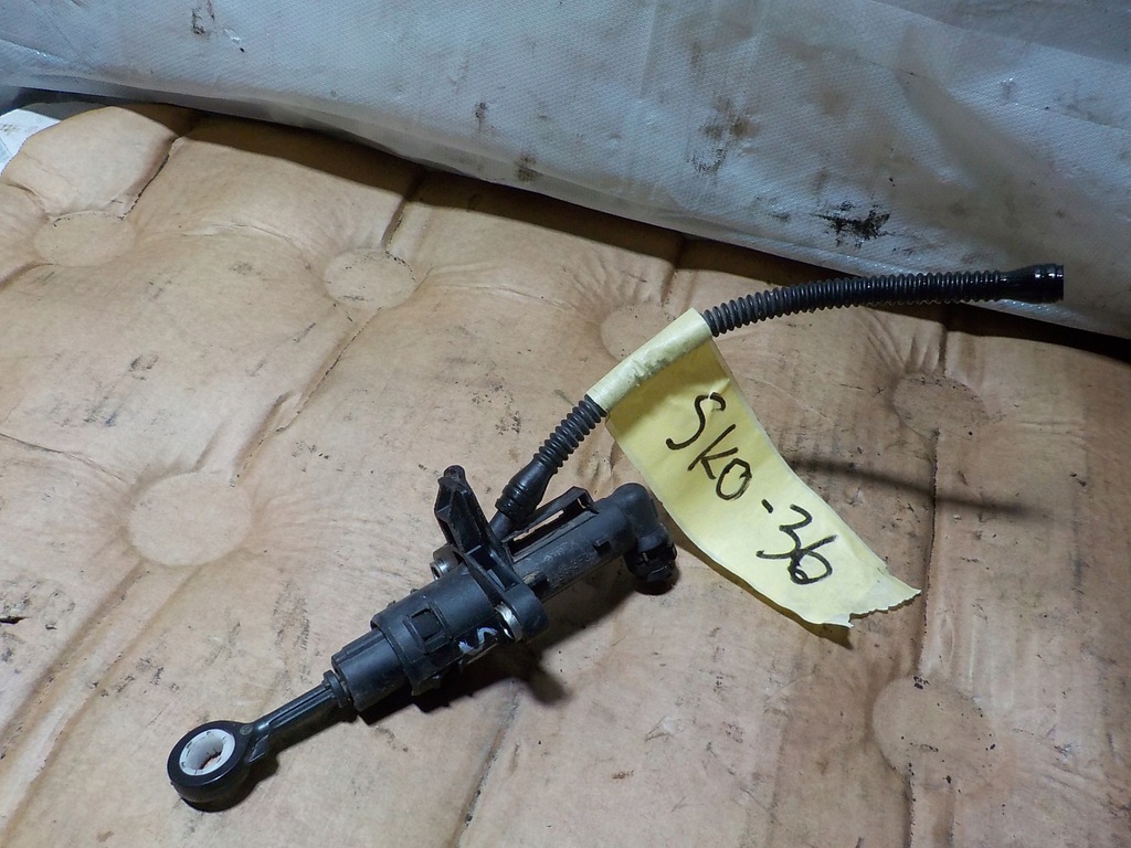 фото №1, Skoda rapid 1.6 tdi 2016r помпа сцепления 6r0721388