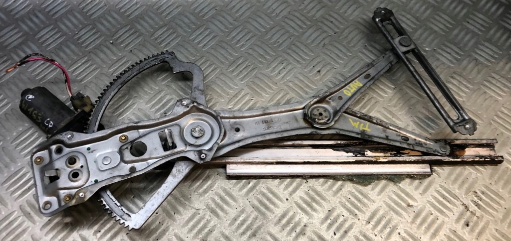 фото №1, Mercedes w163 ml механізм лівий перед 9137041104