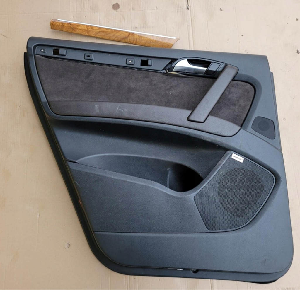 фото №1, Обшивка дверь левый задняя коричневый audi q7 4l alcantara