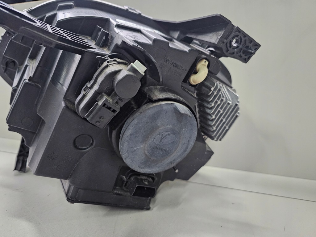 Фара перед передняя правый  renault twingo 3 3 рестайлинг  260105001r Цена