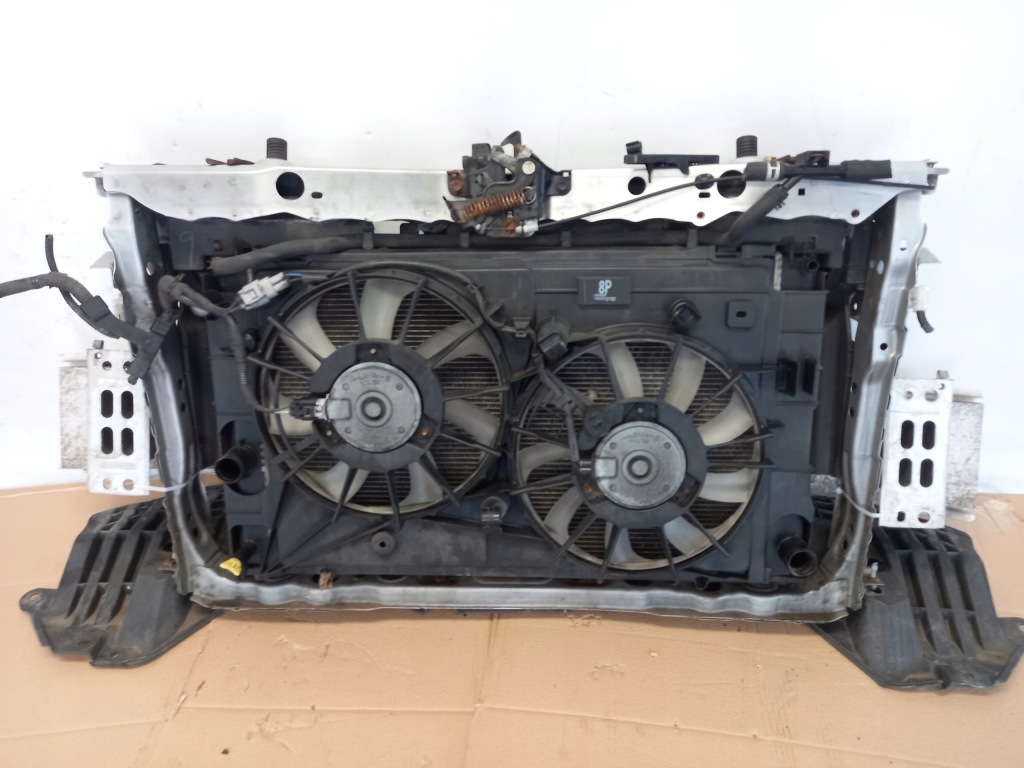 Ремень передний балка комплект радиатор toyota prius plus 1.8 hybrid 2011-2014 Цена