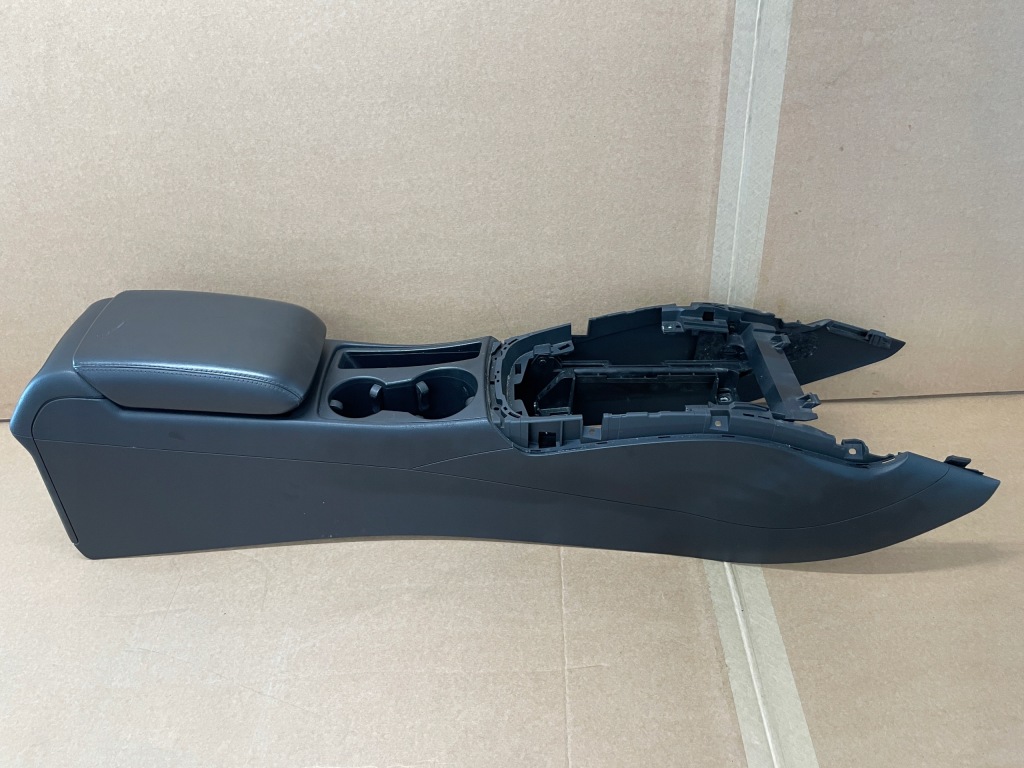 фото №1, Audi a5 8t0 coupe туннель средний подлокотник