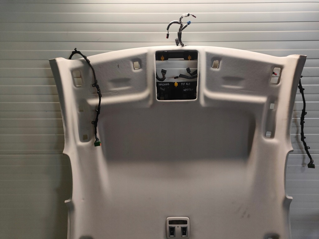 Jaguar xe седан стеля в Україні