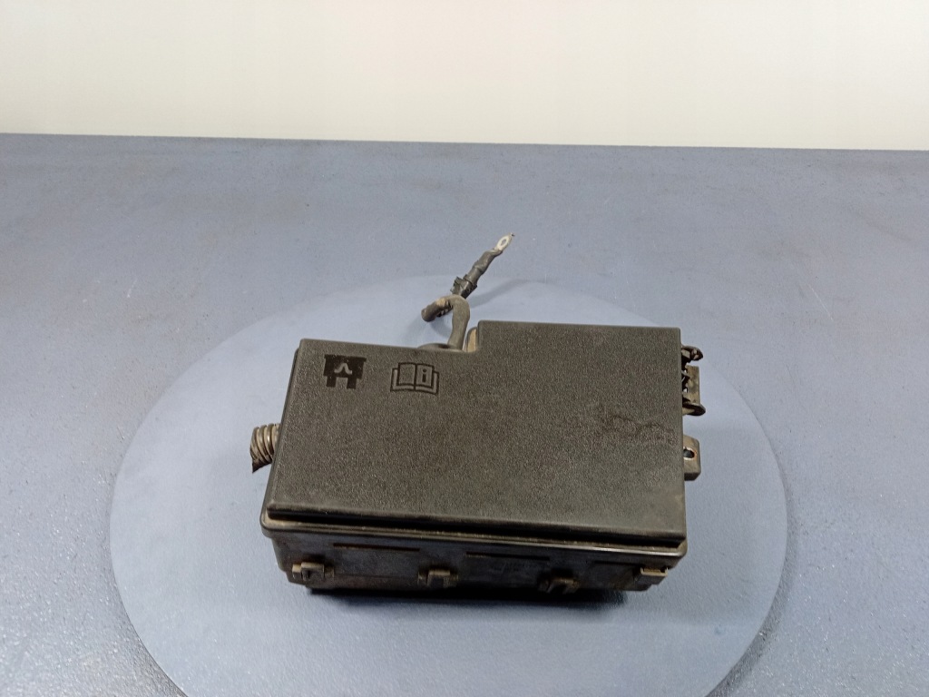 Купити Focus mk2 1.6 коробка запобіжників 4m5t14k733