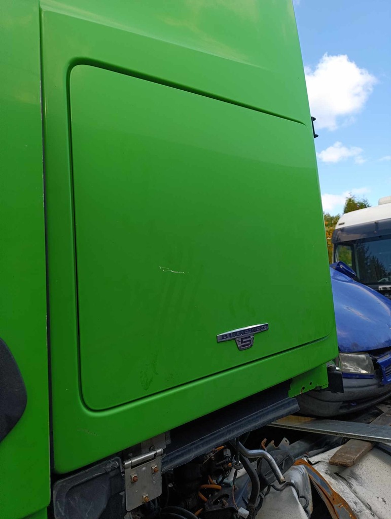 фото №1, Левая дверь крышка багажника бардачка mercedes actros mp4