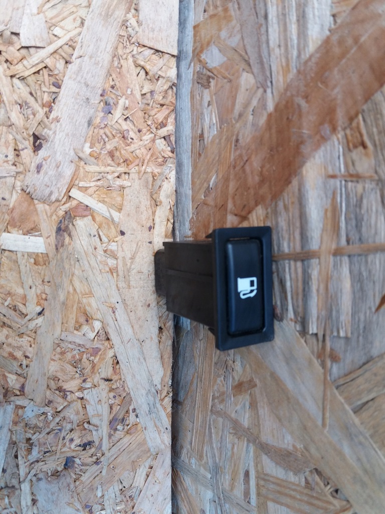 фото №1, Кнопка відкривання заливної пального toyota avensis t25