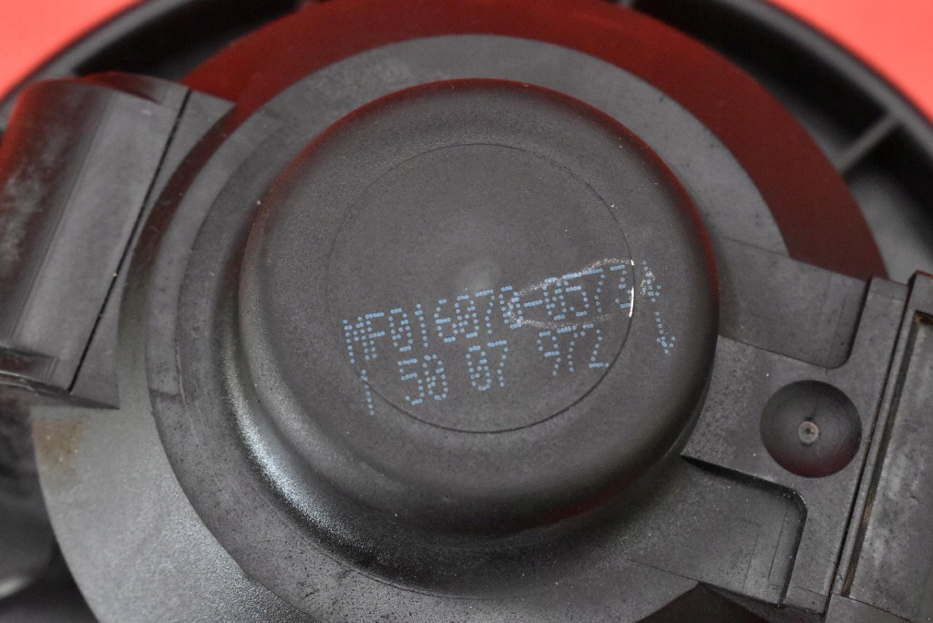 Воздуходувка вентилятор обдув европа  mf016070-05734 jaguar xj x358 2.7 07-09 Недорого