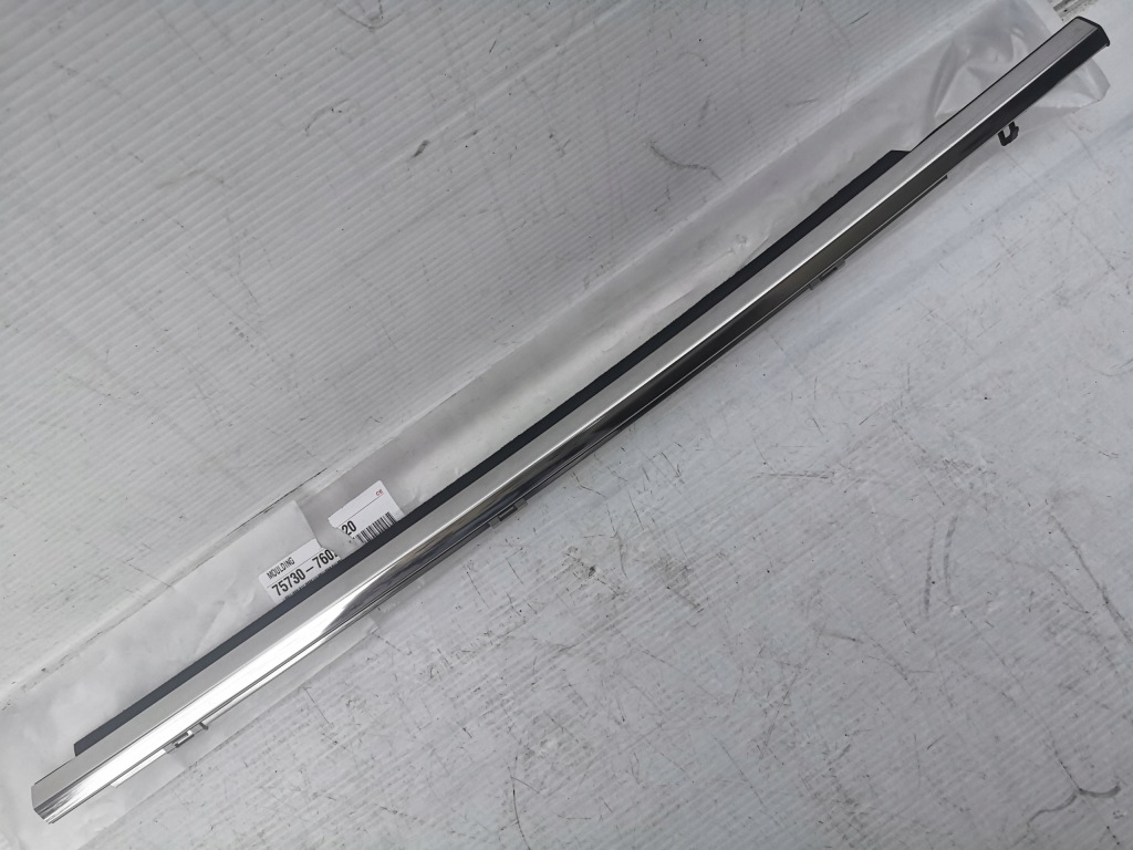 Купити Lexus ux молдинг ущільнювач скло двері права задній 75730-76020