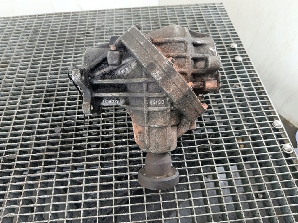 Редуктор коробки передач volvo xc70 00-07 30735299 2.4 d с Разборки