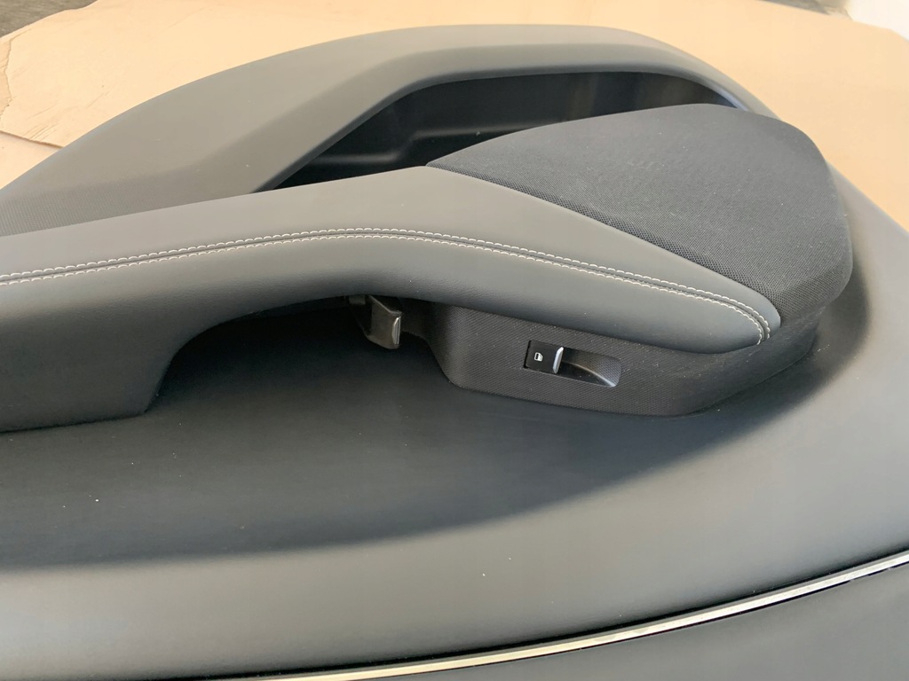 фото №7, Ford mustang mach-e rwd 21r обшивка обивка дверь правый задняя задний оригинал