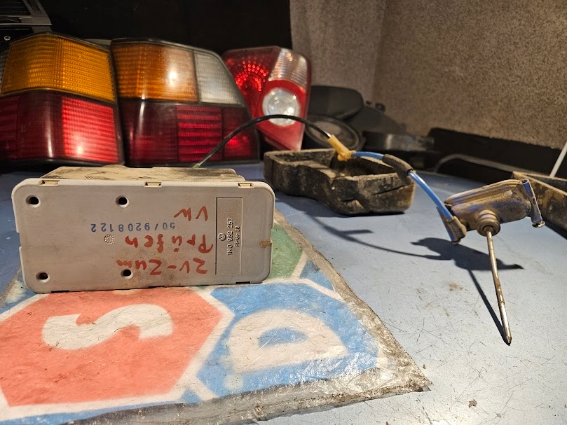 фото №4, Модуль помпа замка центрального привід vw golf iii 1h0962257 1h0962263