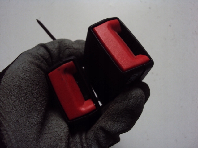 фото №2, Замки ремней задняя porsche panamera 970 13 r