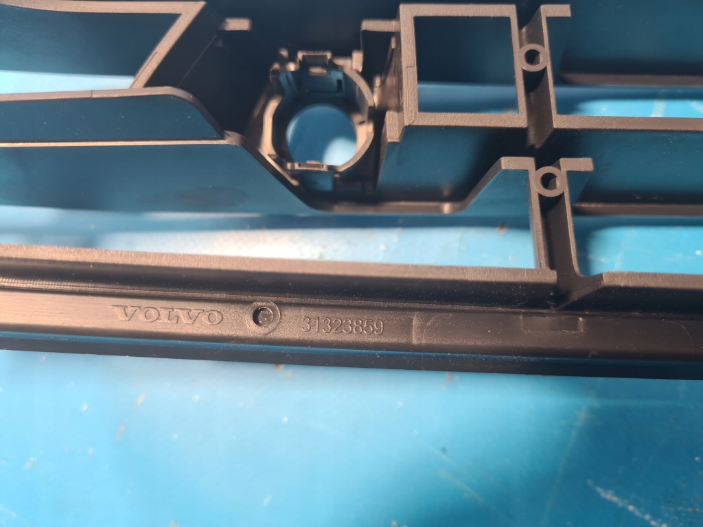 Решётка радиатора решётка  бампера перед pdc volvo s60 v60 2014- cc оригинальный номер 31323859 Доставка
