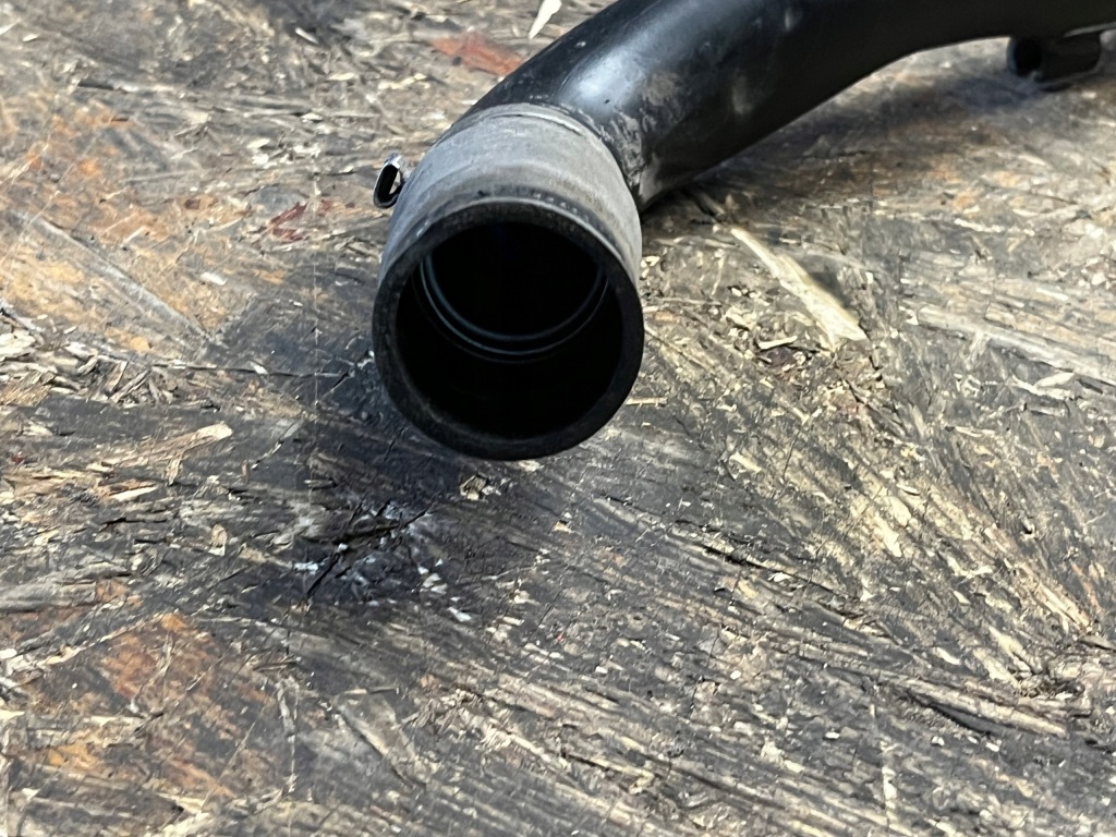 Труба заливної пального do bmw f40 f44 – oem 1056875006 Ціна