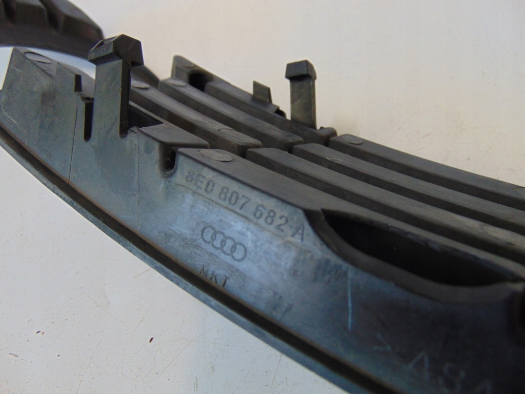 фото №10, Audi a4 b6 решётка бампера правая 8e0807682a