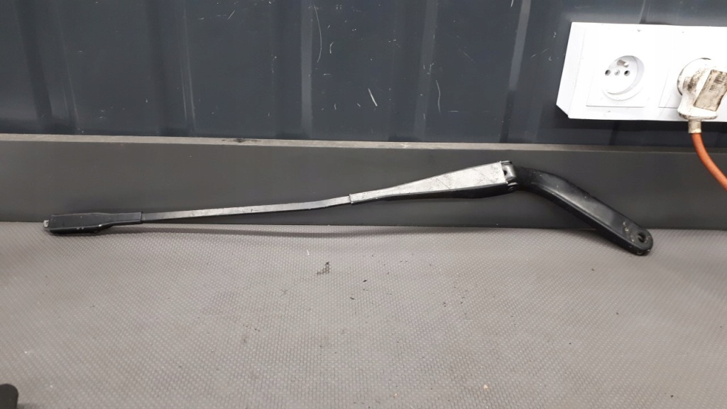 7169972 важіль двірники правий перед bmw e87 Ціна