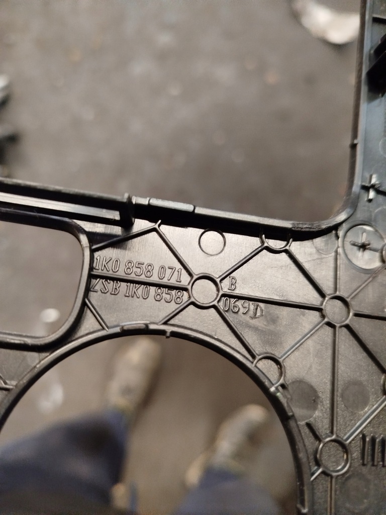 фото №3, Рамка радио vw golf 5 v 1k0858069d