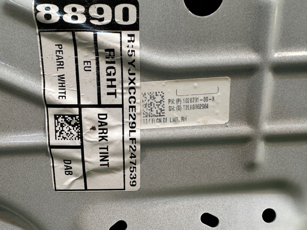 Tesla model x дверь правый  задняя задняя правое Недорого