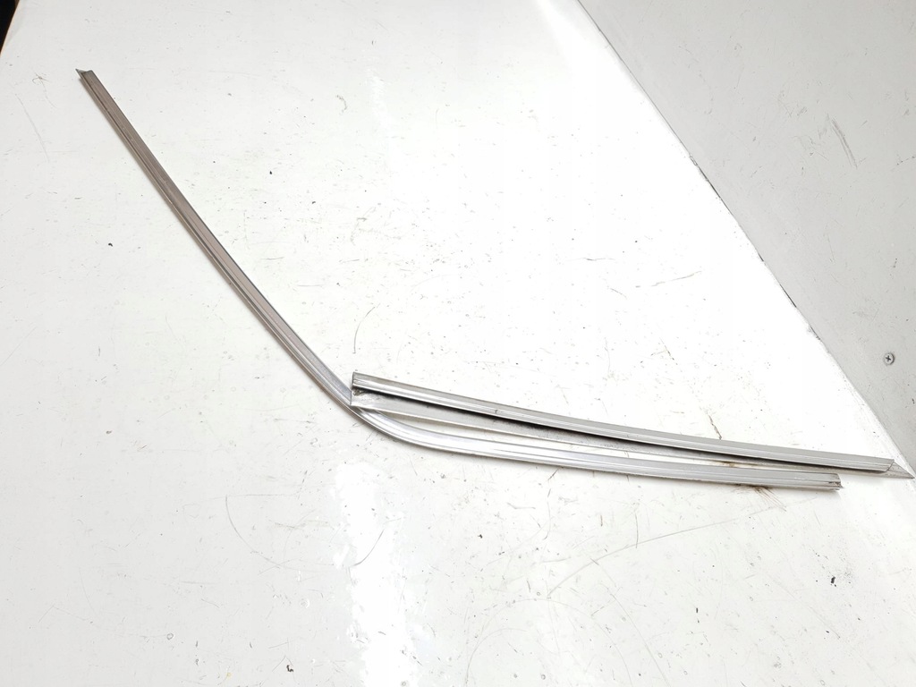 фото №7, Молдинг стекло правая перед mercedes-benz w123