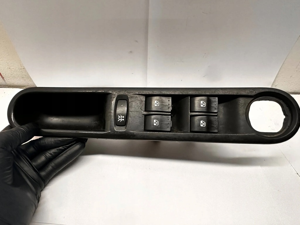 фото №1, Панель окон renault espace iv 8200328425