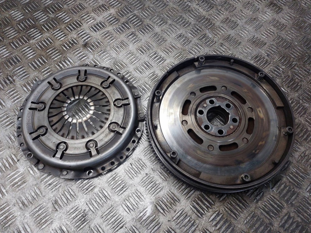 Купити Колесо двомасовий + притиск volkswagen passat b5 1.9 tdi