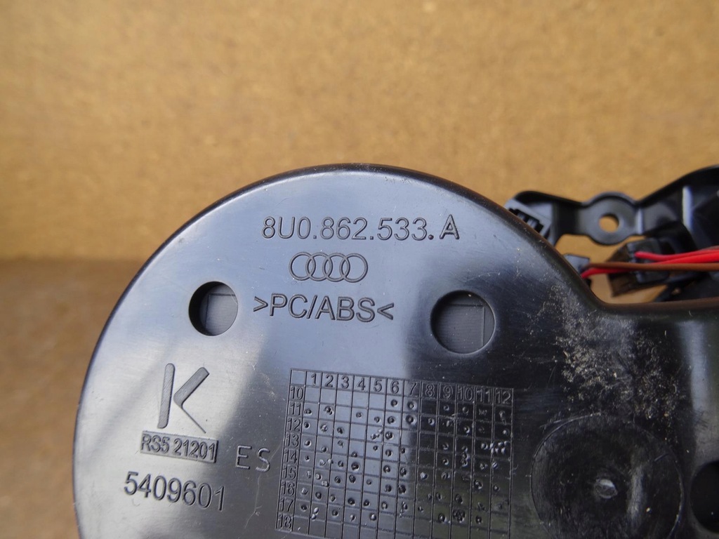 фото №8, Audi q3 8u lift кронштейн контейнер na кружки напитки подсвечиваемый led 8u0862533a