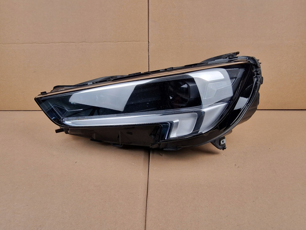 Купить Opel insignia b рестайлинг  фара левая перед full led lux matrix 39136835 хорошее состояние