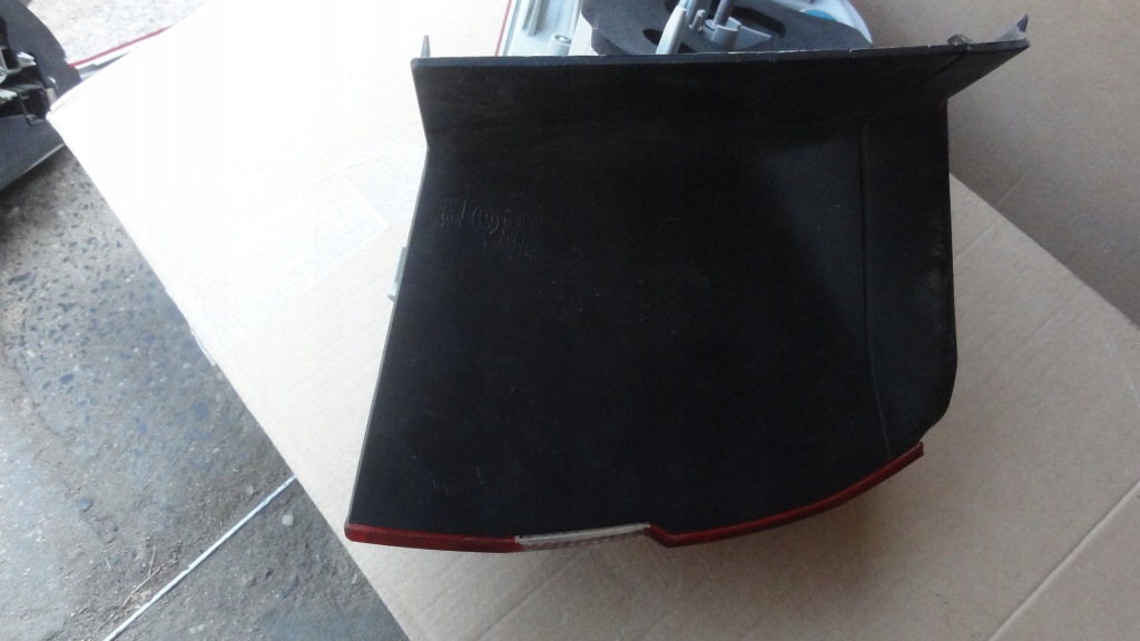 фото №8, Peugeot 308 ii t9 kombi лампа задня задня права 9678093880 пошкоджена