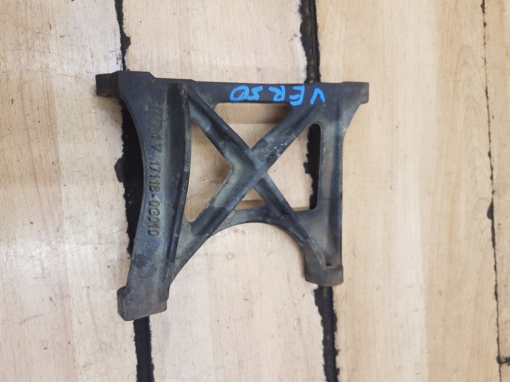 фото №1, Кронштейн катализатора toyota corolla verso ii 2.0d4d