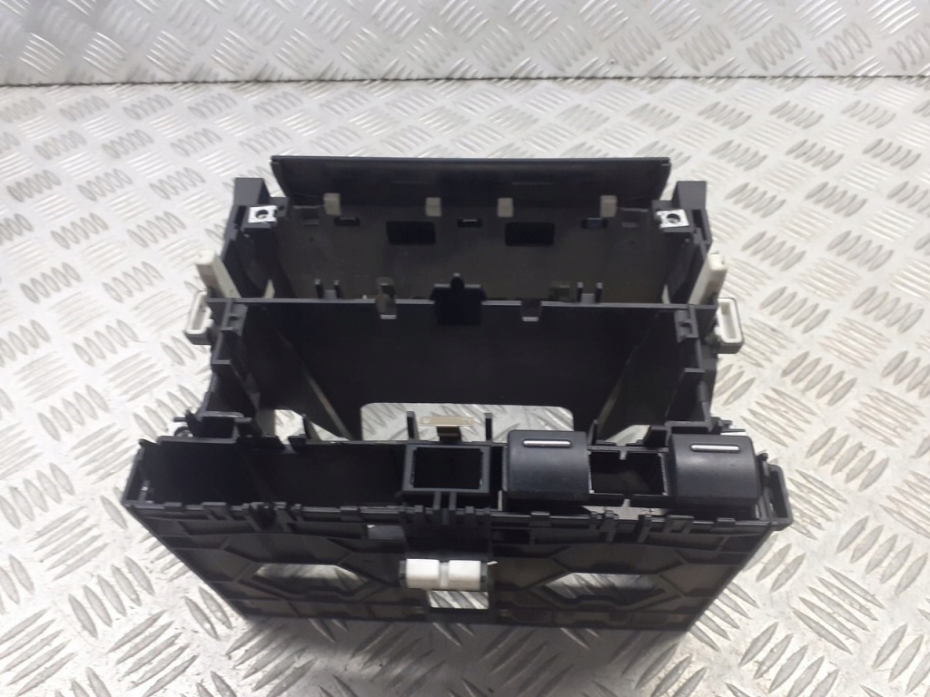 фото №3, Рамка радио audi a3 8p 1.6mpi 8p0858005b