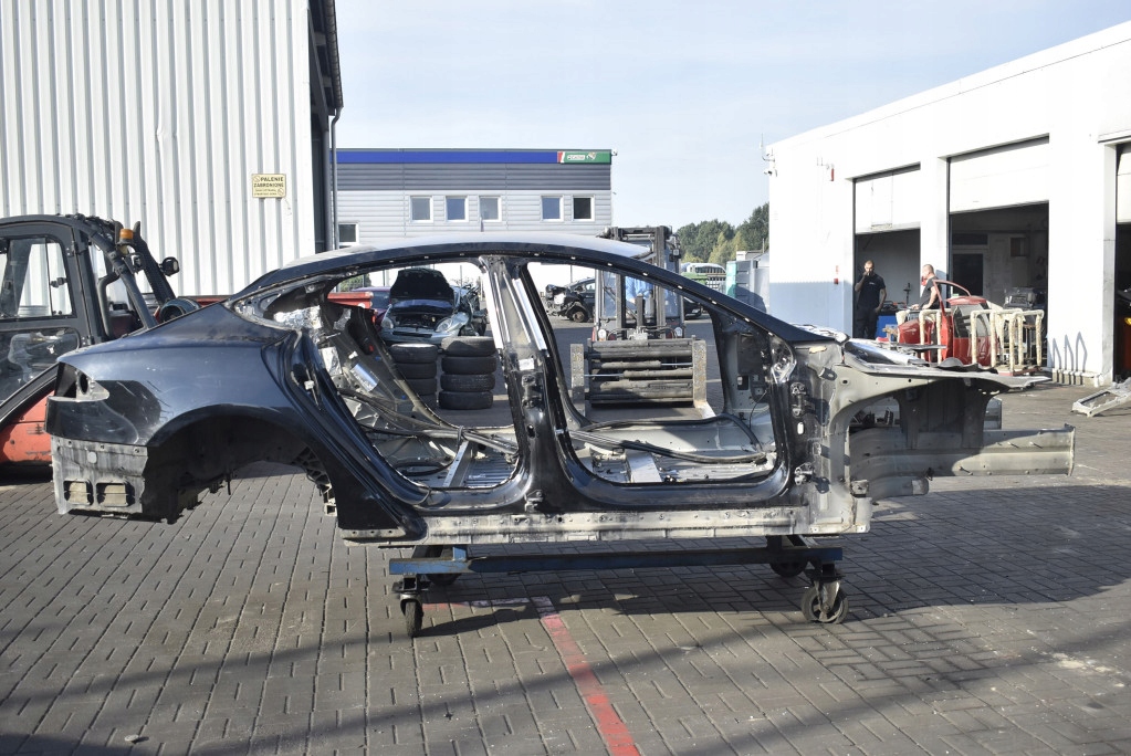 Четверть крыло левая правая  задний лонжерон порог стойку tesla model s 12-20 Недорого