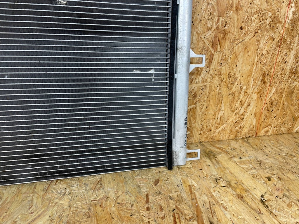 Радіатор конденсатор кондиціонера tesla model 3 1077083-00-b 2017- Ціна