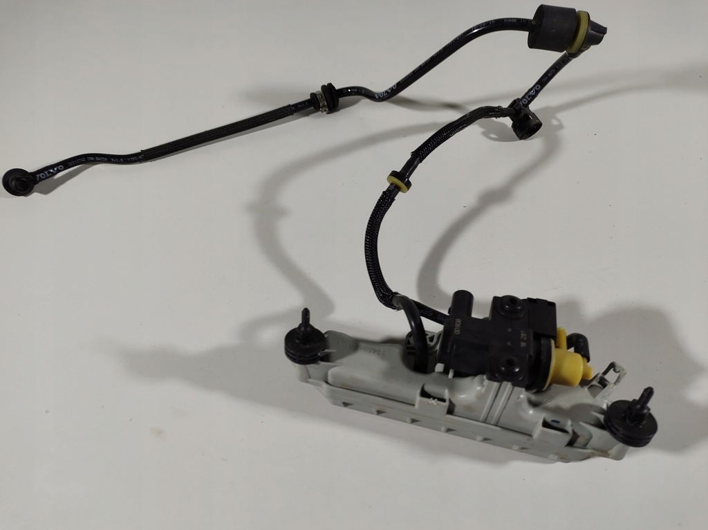 фото №8, Volvo v40 1.5 t3 12r- бачок вакууму