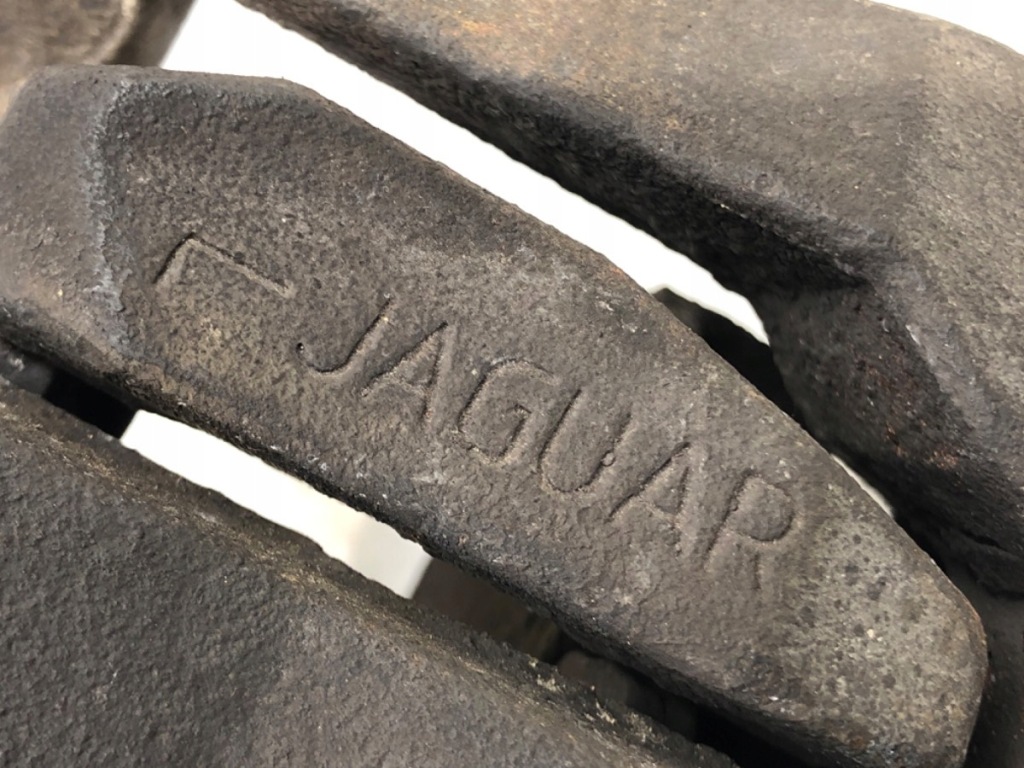 Суппорт левое  перед jaguar xf 1 3.0 275km универсал 12-15 в Украине