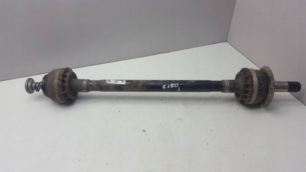 фото №1, Приводной вал левая задняя 9423549-02 bmw g21 330e 2021r