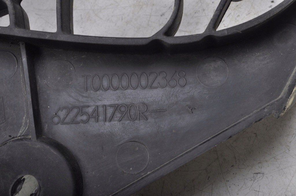 Купить Renault megane iii gt lift решётка радиатора бампера