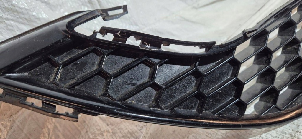 Решётка средняя бампера перед ford focus mk3 рестайлинг  stline Цена