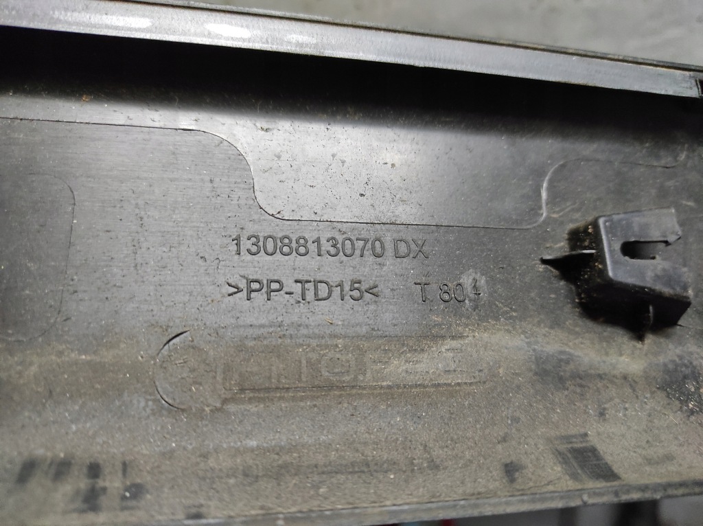 Молдинг на передние левая дверь peugeot 1308832070 Недорого