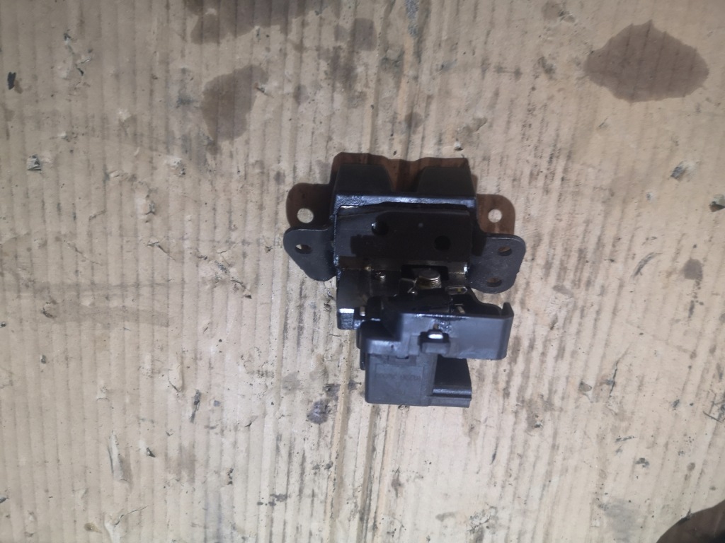 фото №1, Kia sportage iii замок багажника крышки 81230-3w000