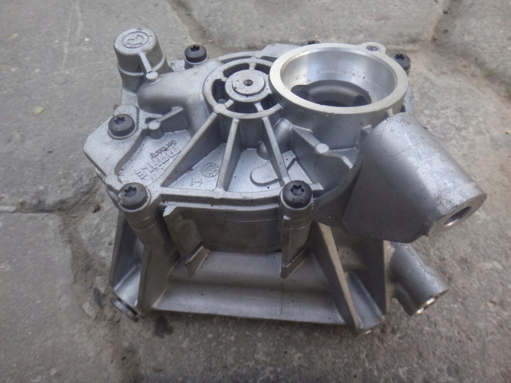 фото №8, Насос оливи bmw g30 g11 g12 g14 g15 g16 g05 g06 g07 n63 n63b44