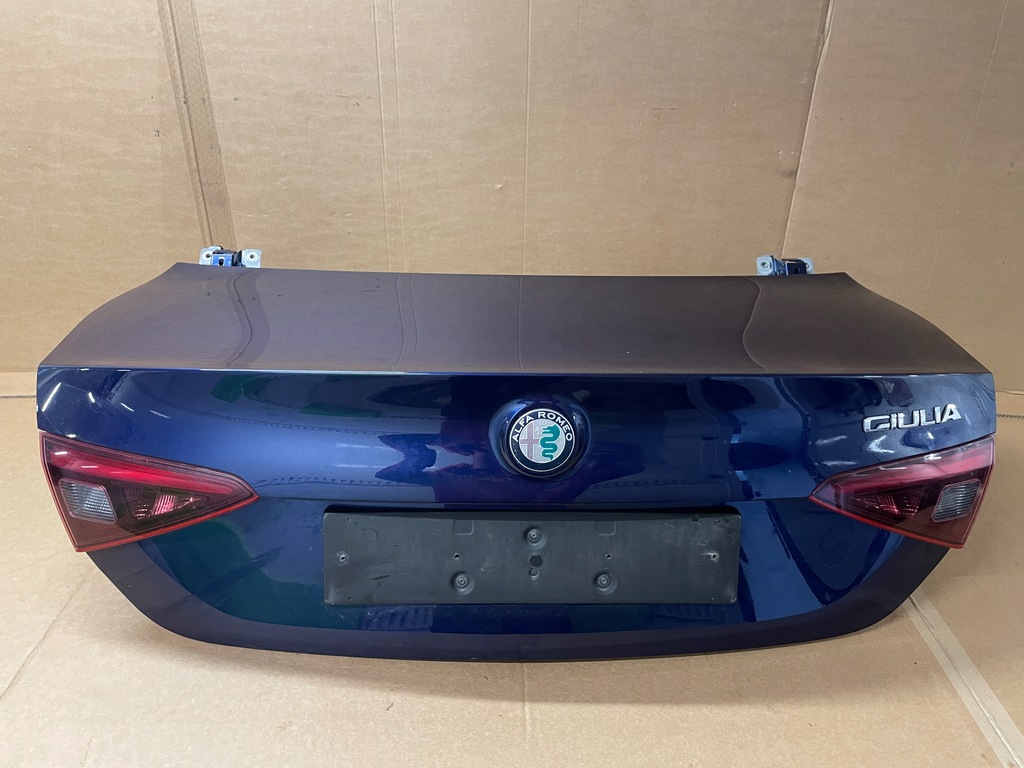 фото №1, Alfa romeo giulia крышка багажника комплектная с петли w цвет 092 идеальное состояние