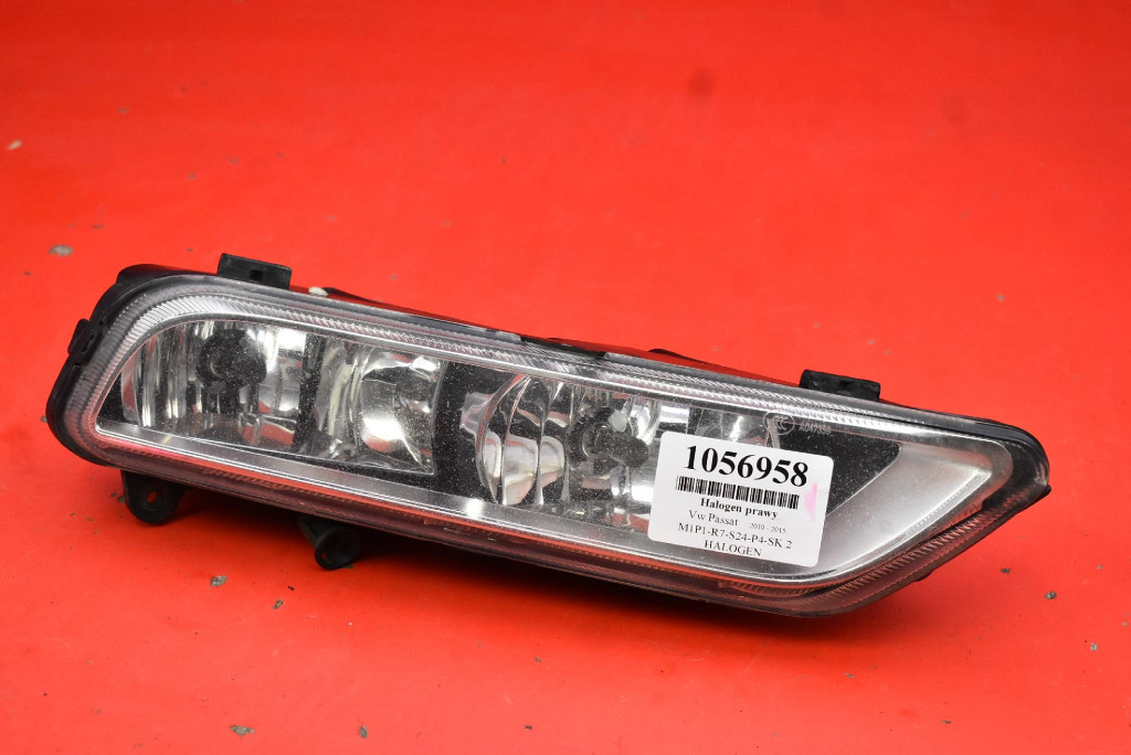 фото №1, Противотуманная фара правый перед передний 176.623 vw passat b7 10-15