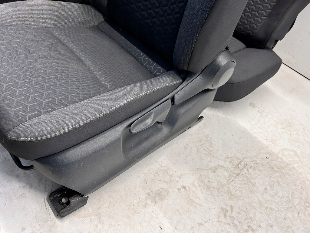 фото №8, Yaris cross гибрид сиденья заднее сиденье сиденье комплект материал