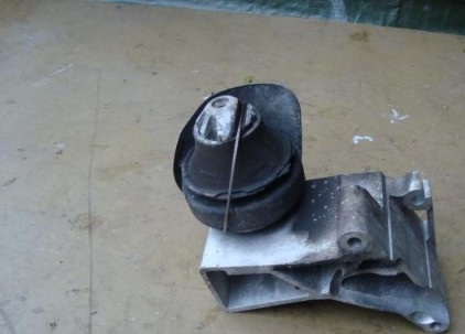 фото №1, Volvo s60 v70 xc70 2.4t 01-06 кронштейн кузов