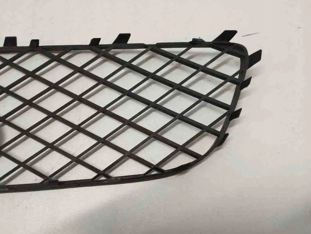 Решітка бампера середня bentley 3w3807647 4.0l бензиновий 2013 Доставка