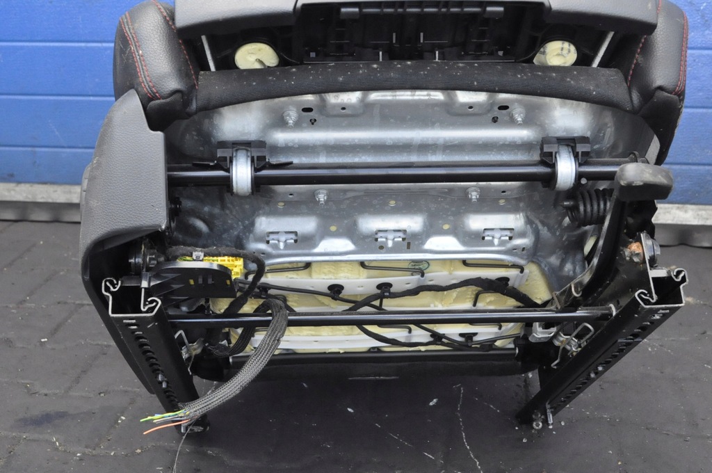 фото №7, Mercedes w117 сидіння заднє сидіння обшивки шкіра