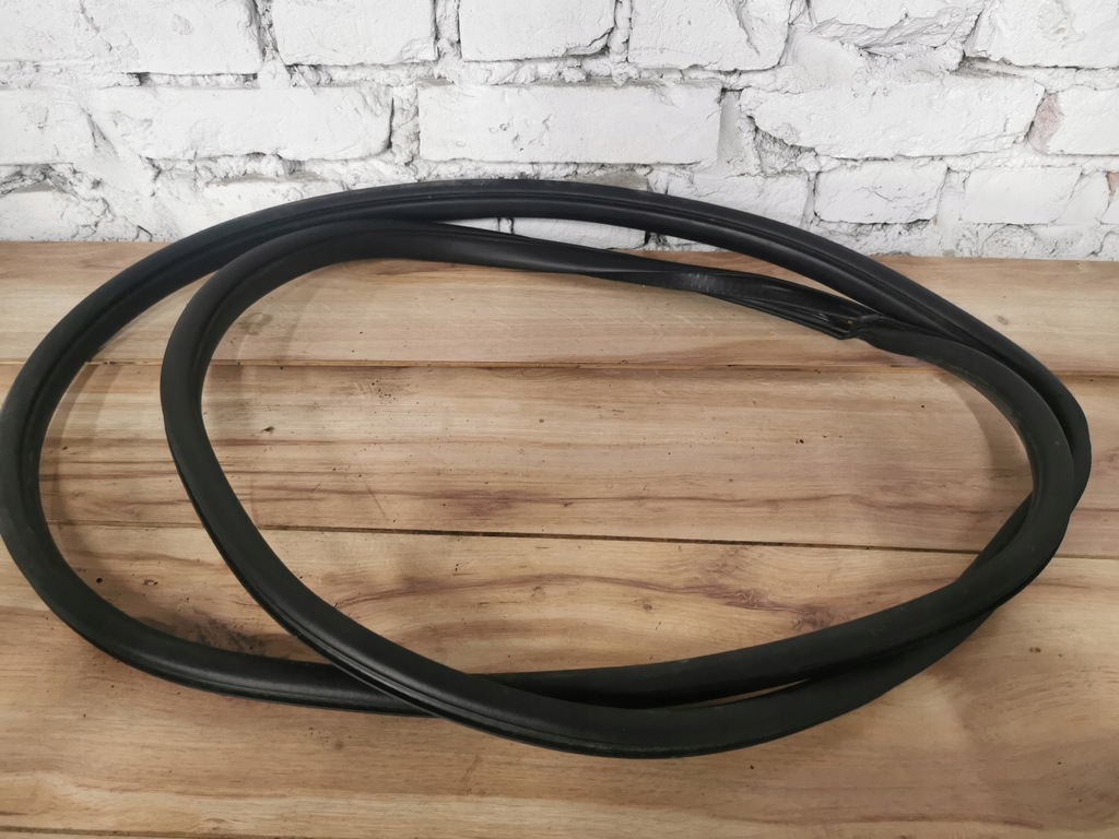 фото №1, Прокладка багажника grand cherokee wk2 lift