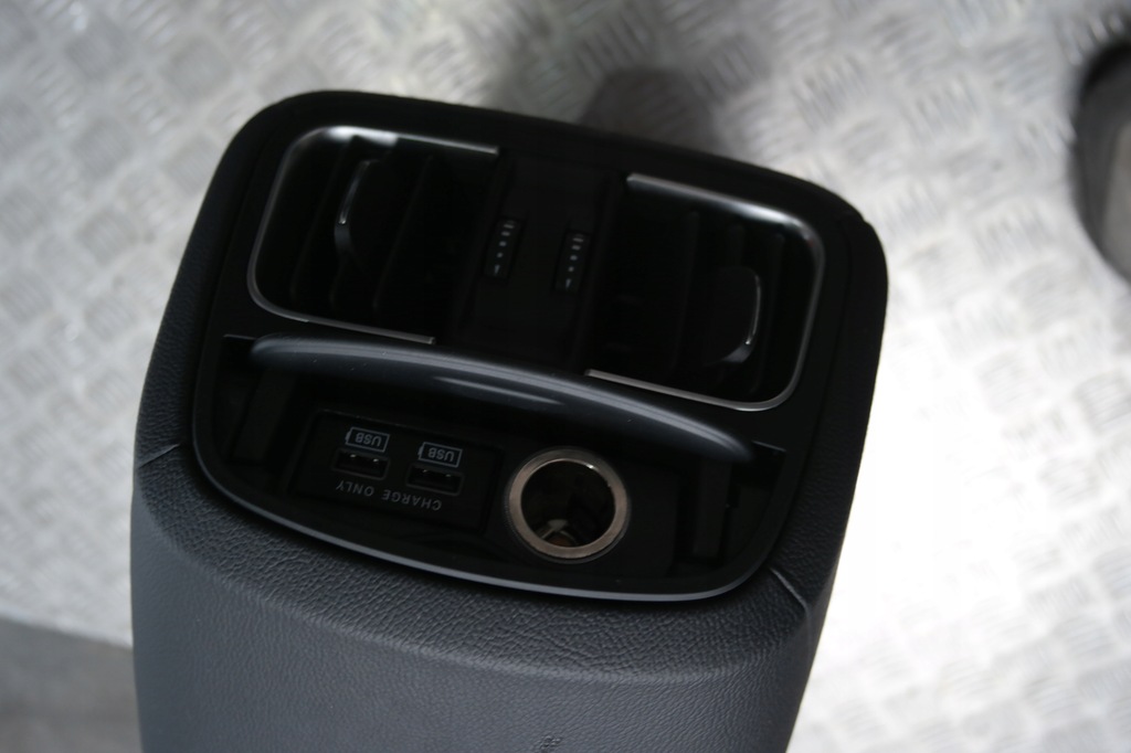 фото №10, Maserati levante сиденья заднее сиденье обшивки салон m189