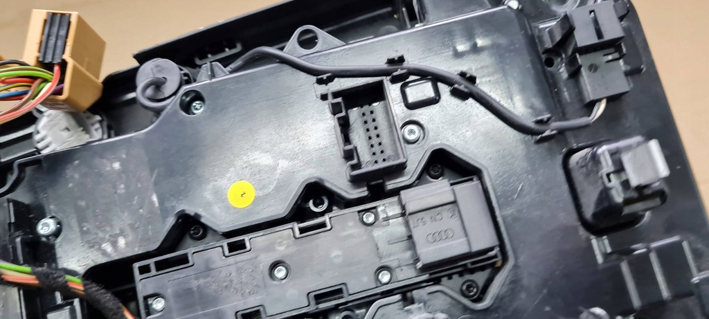 фото №14, Sq7 4m q7 лампа стельовий корпус na частини pod люк 4m0947135cr